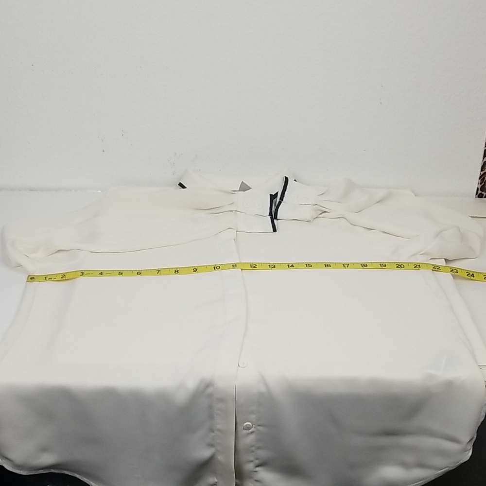 H&M Cream Button Down Shirt with Black Trim (Size 8) - Picture 9 of 11